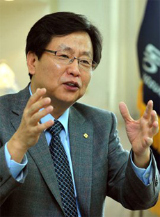 CEO of Dongsung pharmaceutical, Lee Yang Gu photo